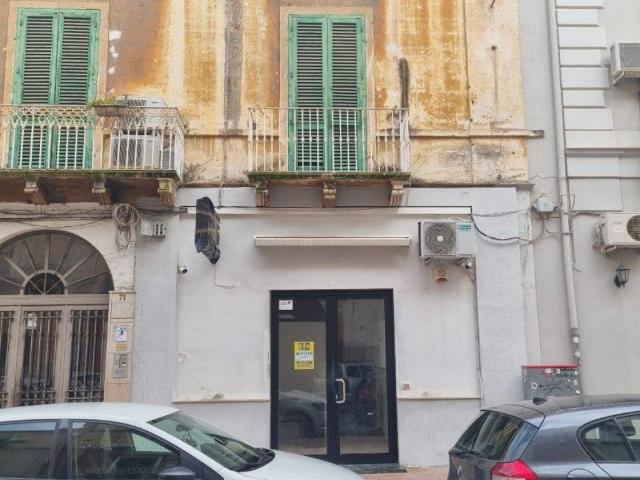 Locale Commerciale in affitto a Puglia, Taranto