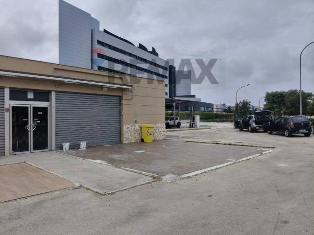 Locale Commerciale in affitto a Puglia, Taranto