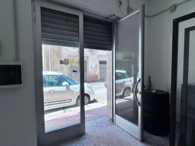 Locale Commerciale in affitto a Puglia, Taranto