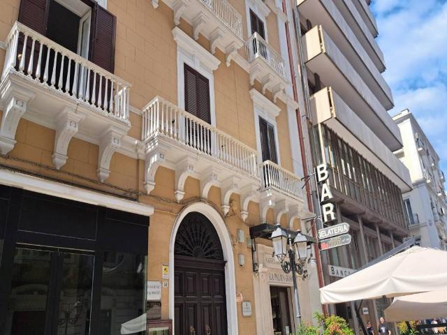 Locale Commerciale in affitto a Puglia, Taranto