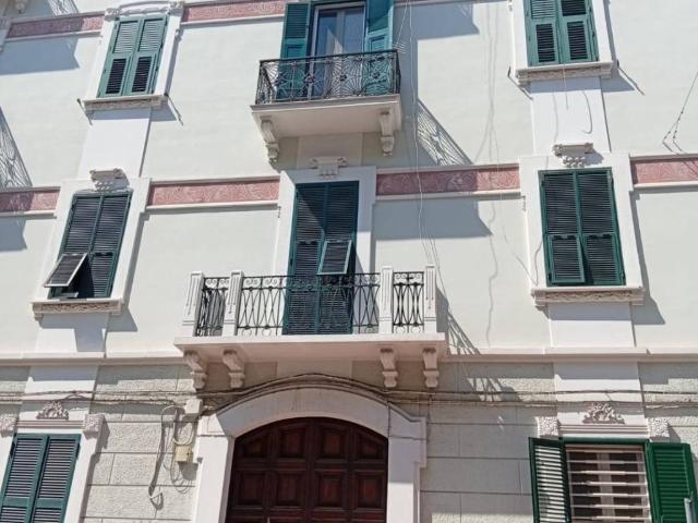 Locale Commerciale in affitto a Puglia, Taranto