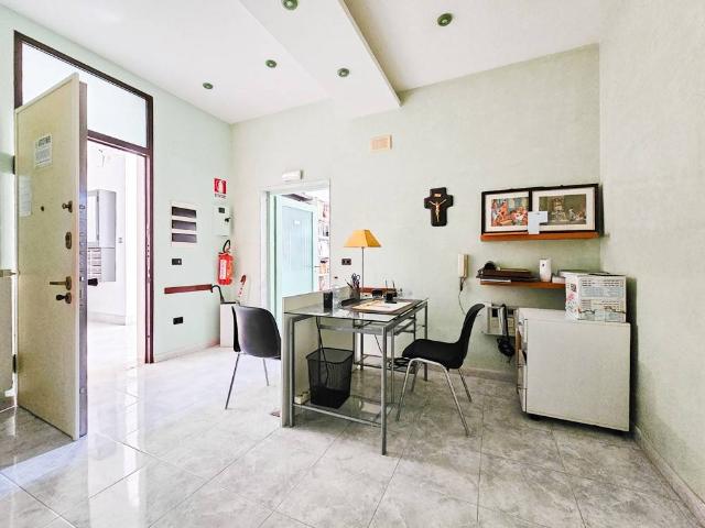 Locale Commerciale in affitto a Puglia, Taranto