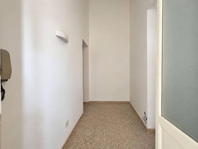 Locale Commerciale in affitto a Puglia, Taranto