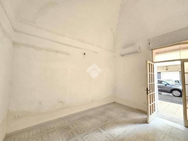 Locale Commerciale in affitto a Puglia, Taranto