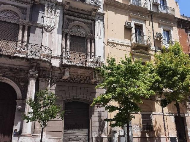 Locale Commerciale in affitto a Puglia, Taranto