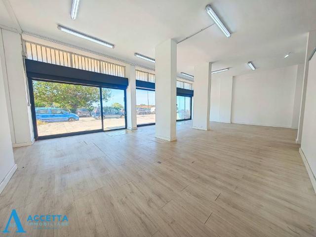 Locale Commerciale in affitto a Lama, Puglia