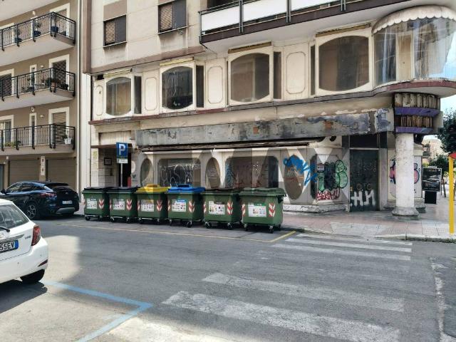 Locale Commerciale in affitto a Puglia, Taranto