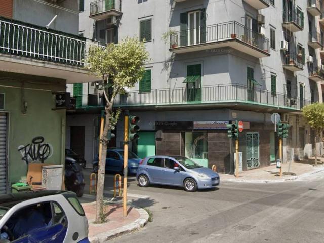 Locale Commerciale in affitto a Puglia, Taranto