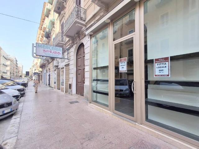 Locale Commerciale in affitto a Puglia, Taranto