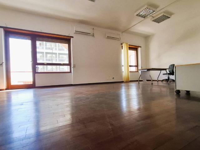 Locale Commerciale in affitto a Puglia, Taranto