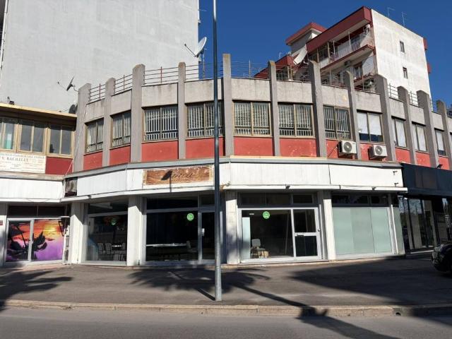 Locale Commerciale in affitto a Puglia, Taranto