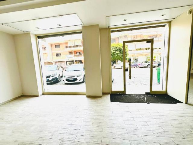 Locale Commerciale in affitto a Puglia, Taranto
