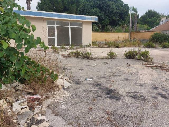 Locale Commerciale in affitto a Puglia, Taranto