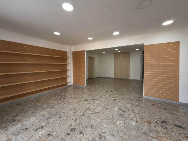Locale Commerciale in affitto a Puglia, Taranto