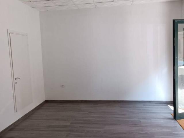 Locale Commerciale in affitto a Puglia, Taranto