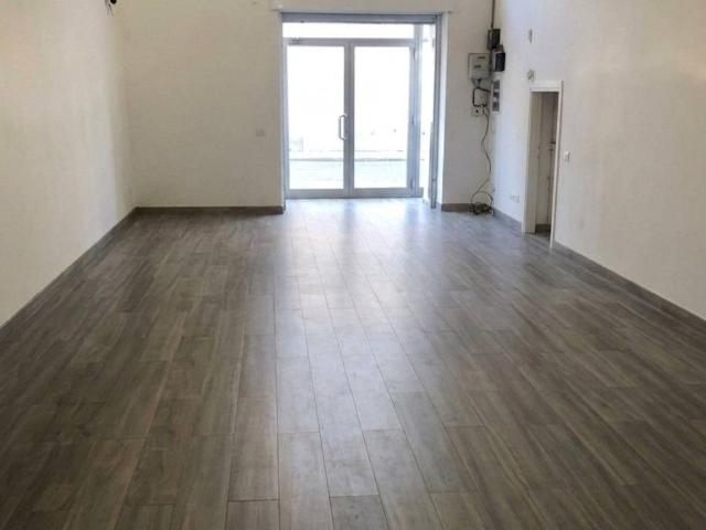 Locale Commerciale in affitto a Puglia, Taranto