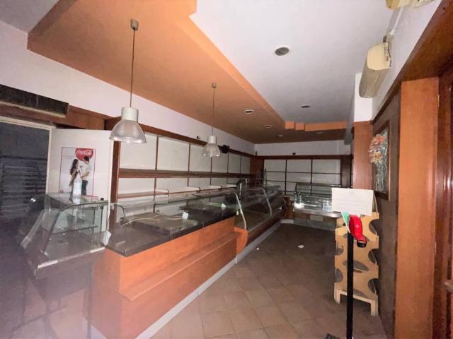 Locale Commerciale in affitto a Puglia, Taranto