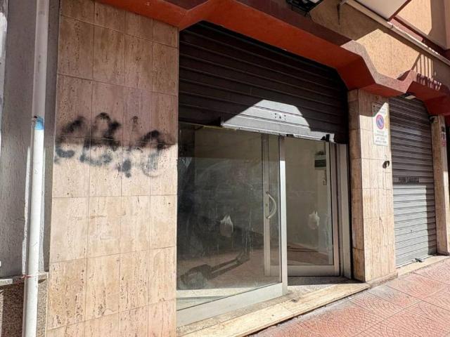 Locale Commerciale in affitto a Puglia, Taranto