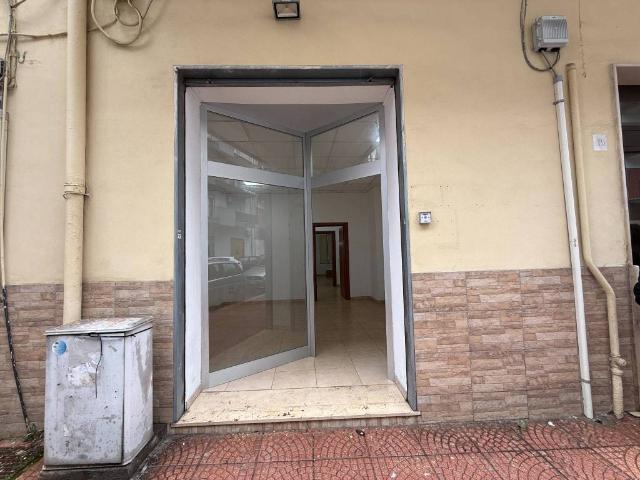 Locale Commerciale in affitto a Puglia, Taranto