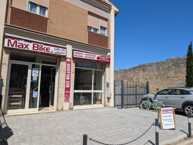 Locale Commerciale in affitto a Tarquinia, Lazio