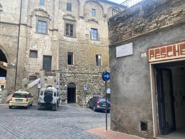 Locale Commerciale in affitto a Tarquinia, Lazio