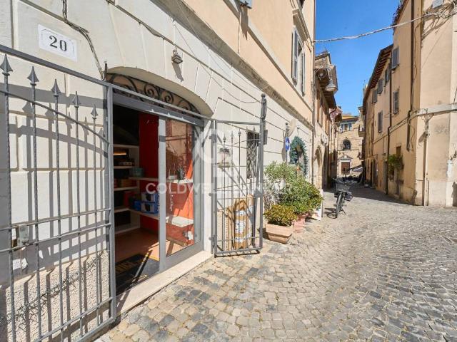 Locale Commerciale in affitto a Tarquinia, Lazio