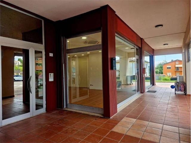Locale Commerciale in affitto a Tarzo, Veneto