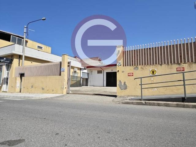 Locale Commerciale in affitto a Calabria, Reggio Calabria