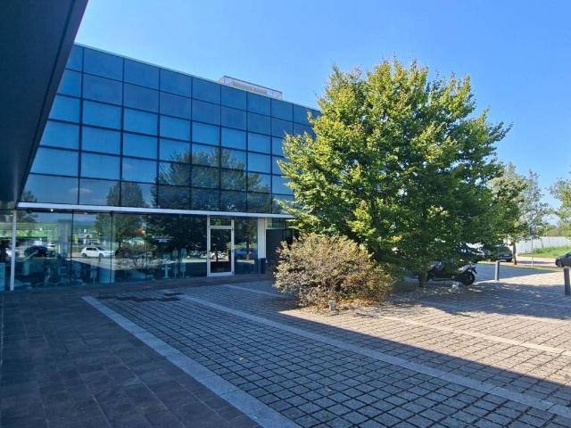 Locale Commerciale in affitto a Tavagnacco, Friuli-Venezia Giulia