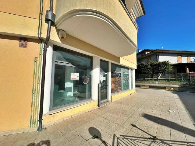 Locale Commerciale in affitto a Marche, Pesaro E Urbino
