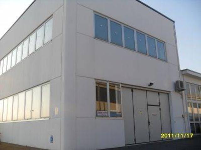 Locale Commerciale in affitto a San Germano, Marche