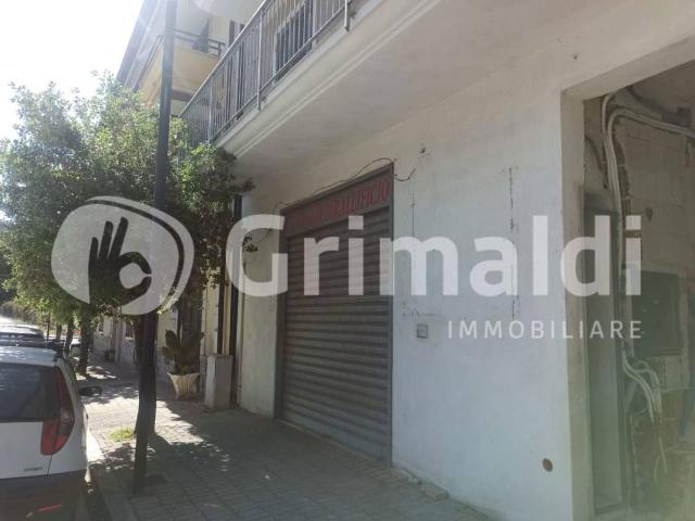 Locale Commerciale in affitto a Telese Terme, Campania