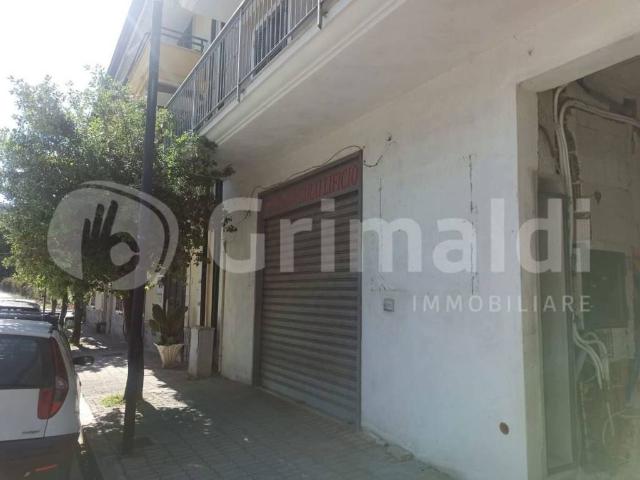 Locale Commerciale in affitto a Telese Terme, Campania