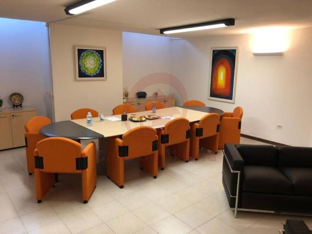 Locale Commerciale in affitto a Teolo