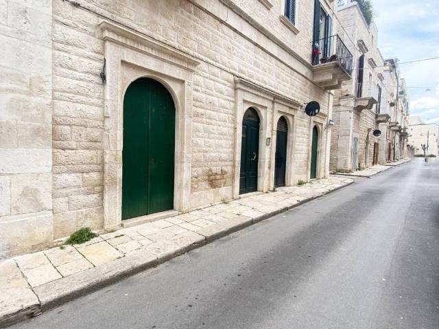 Locale Commerciale in affitto a Puglia, Bari