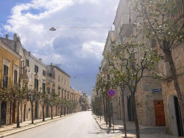 Locale Commerciale in affitto a Puglia, Bari