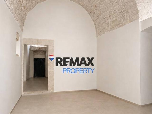 Locale Commerciale in affitto a Puglia, Bari