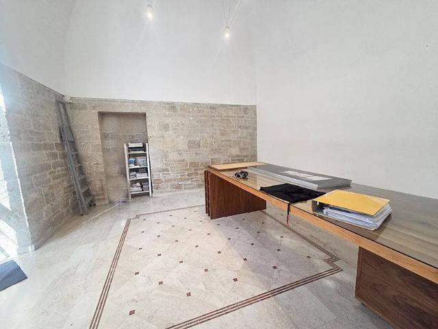 Locale Commerciale in affitto a Puglia, Bari