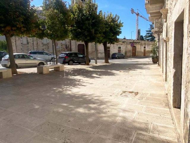 Locale Commerciale in affitto a Puglia, Bari