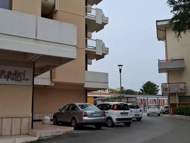 Locale Commerciale in affitto a Termoli, Molise