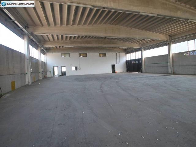 Locale Commerciale in affitto a Termoli, Molise