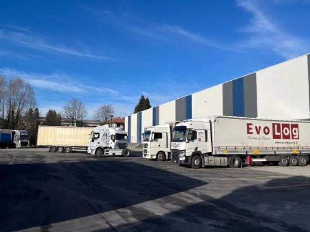 Locale Commerciale in affitto a Ternate, Lombardia