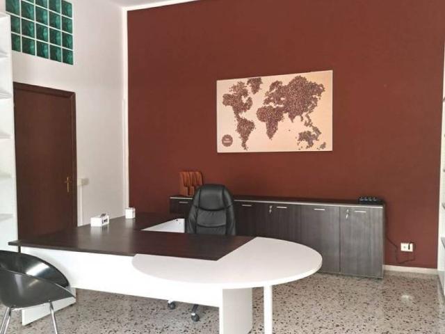 Locale Commerciale in affitto a Campitello, Terni