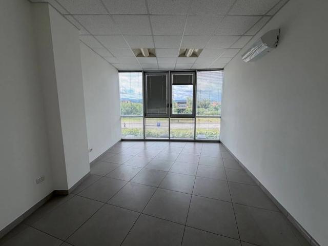 Locale Commerciale in affitto a Terni, Umbria
