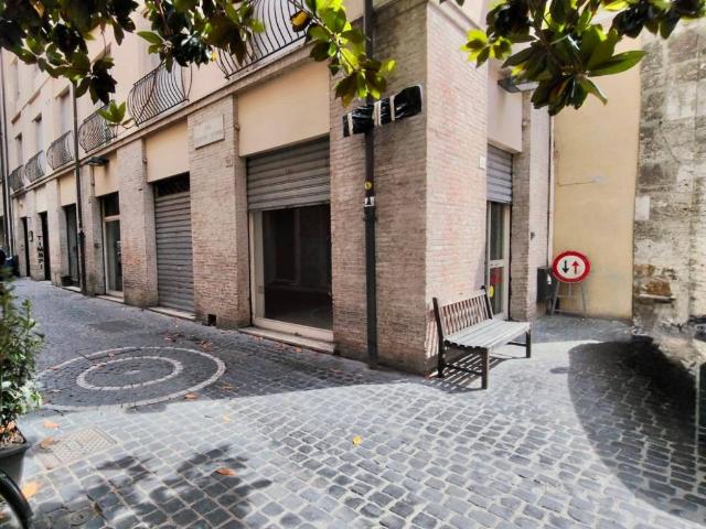 Locale Commerciale in affitto a Città Giardino, Terni