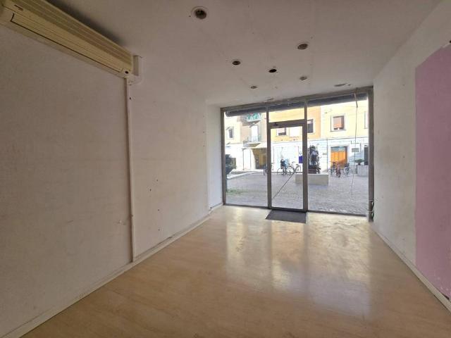 Locale Commerciale in affitto a Città Giardino, Terni