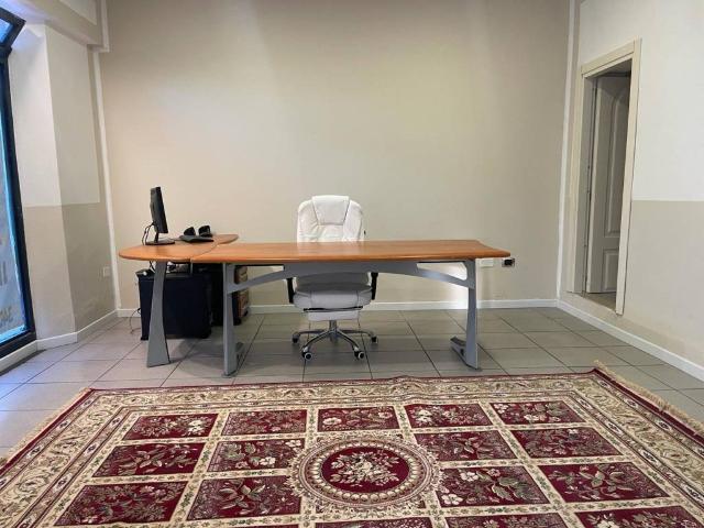 Locale Commerciale in affitto a Terni, Umbria