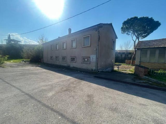 Locale Commerciale in affitto a Terni, Umbria