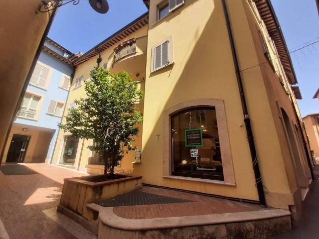 Locale Commerciale in affitto a Città Giardino, Terni
