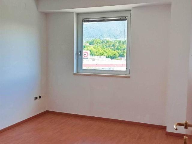Locale Commerciale in affitto a Borgo Rivo, Terni